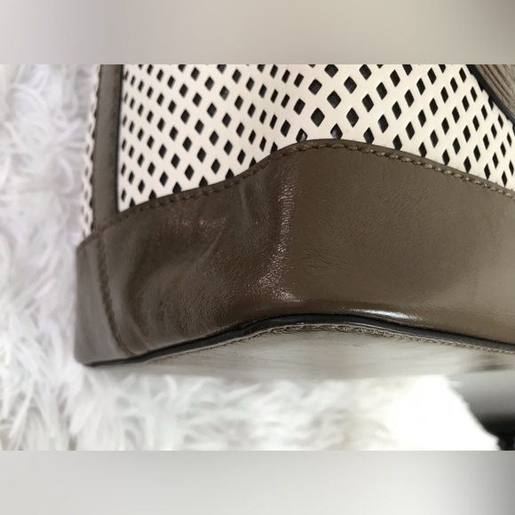 Fendi Mon Tresor Mini Bucket Bag. - Picture 9 of 16